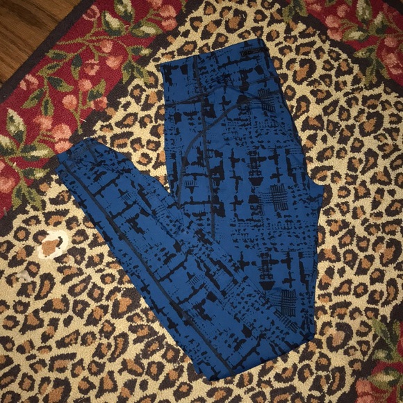 CAbi Tech pants - Picture 2 of 5